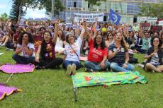 Ato na UFMG em defesa da Educao